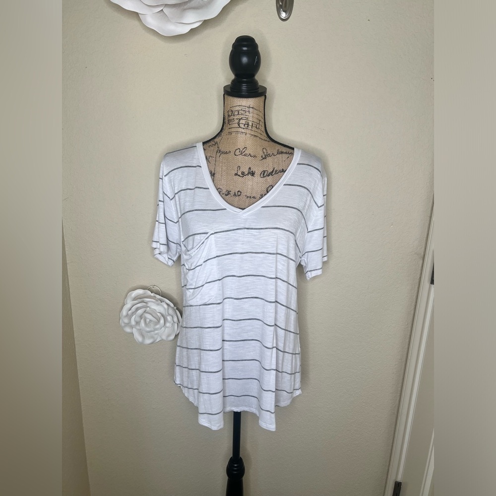 NTM: Mote White & Gray Horizontal Striped V Neck T Shirt Size XL
